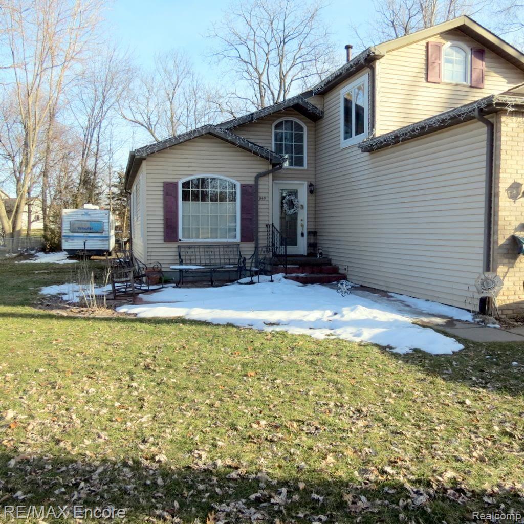 949 State Road Fenton, MI 48430 - Photo 12 of 12 IMG_0442.JPG