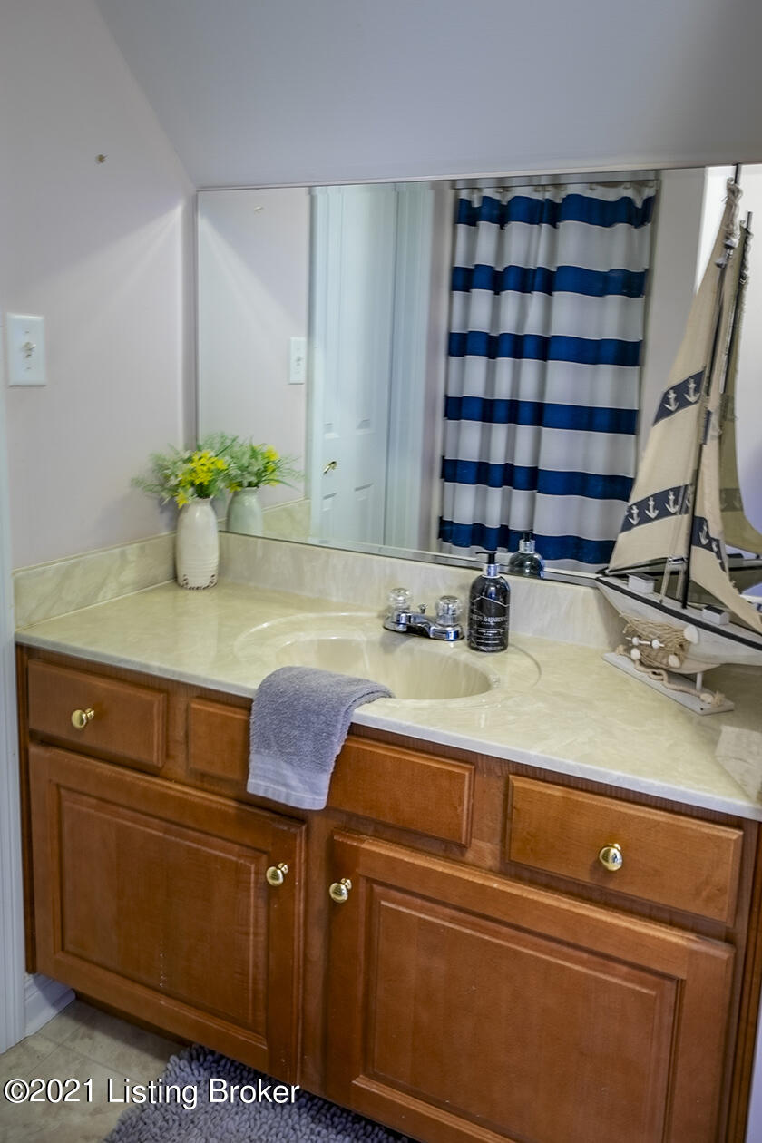 8005 Kellerman Road Louisville, KY 40219 - Photo 23 of 35 58
