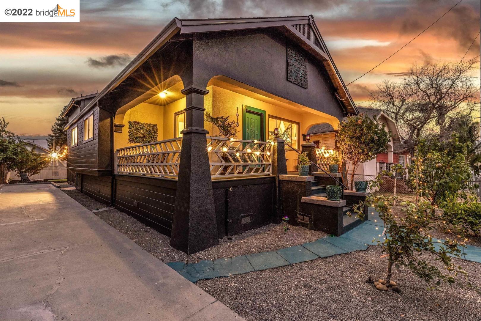 Twilight of Large 1/2 wrap around porch and Front of Havenscourt "Historic" 1915 Home