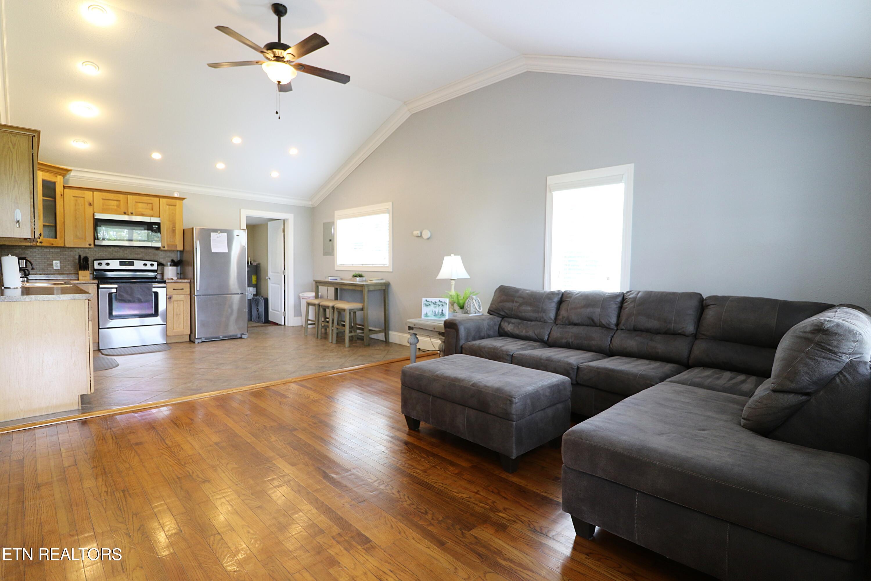 1063 Williams Creek Road Oneida, TN 37841 - Photo 5 of 34 094A7426