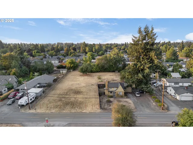 a black and white photo of a city