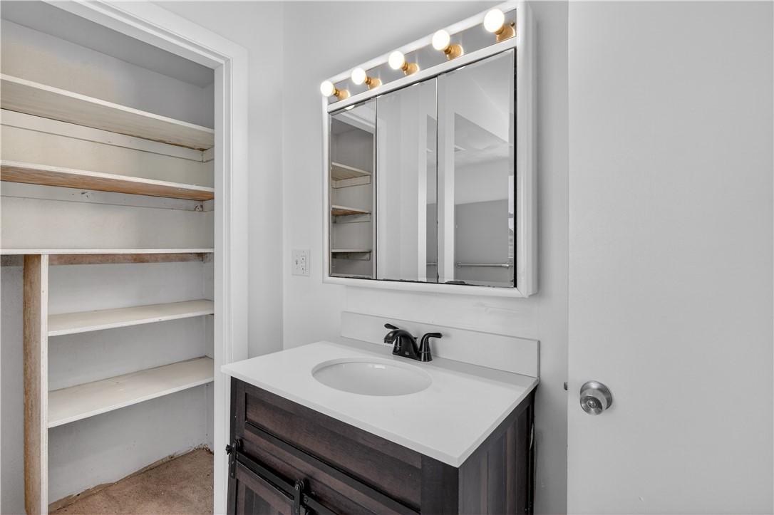 52 Sumner Avenue Cranston, RI 02920 - Photo 8 of 20