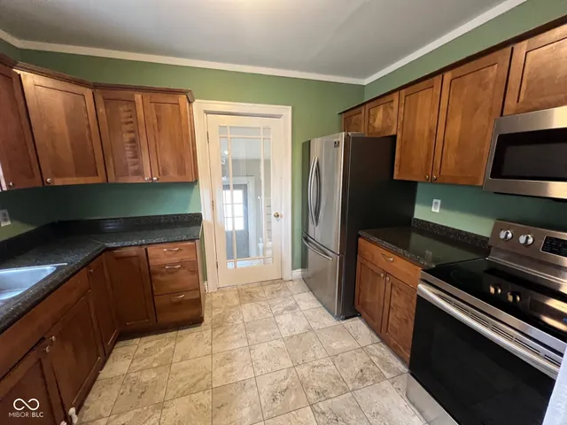 $205,000 | 513 West State Street, Pendleton, IN 46064