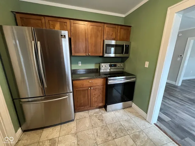 $205,000 | 513 West State Street, Pendleton, IN 46064