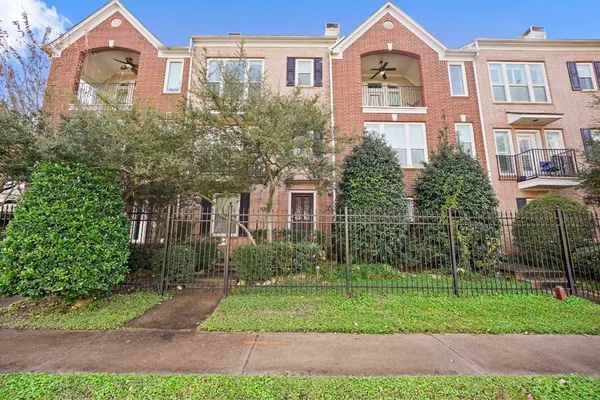 $2,950 | 2605 West Dallas Street, Houston, TX 77019