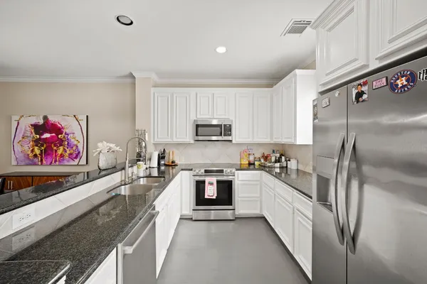$2,950 | 2605 West Dallas Street, Houston, TX 77019