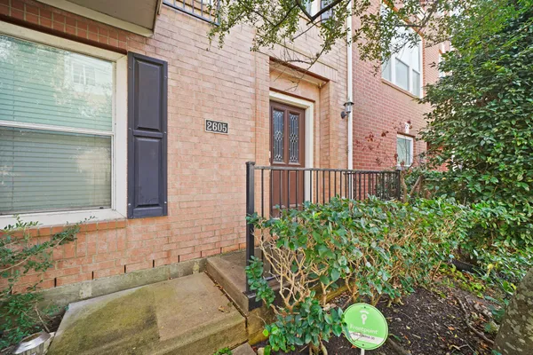 $2,950 | 2605 West Dallas Street, Houston, TX 77019