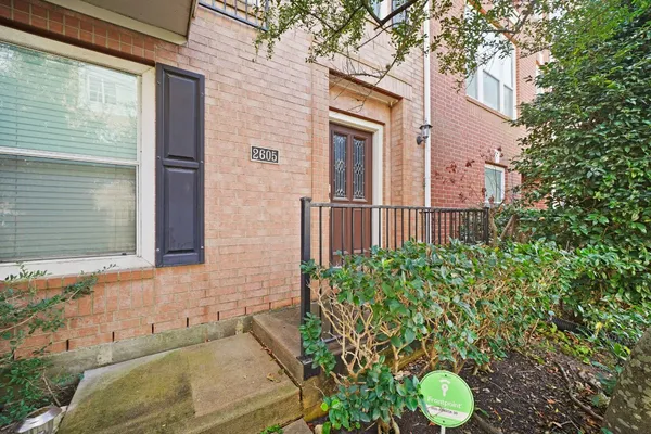 $2,950 | 2605 West Dallas Street, Houston, TX 77019