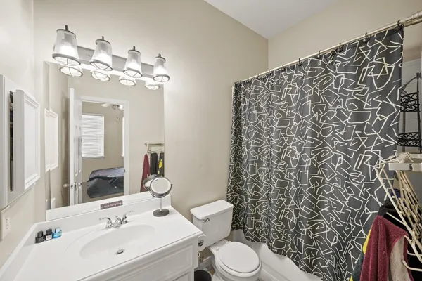 $2,950 | 2605 West Dallas Street, Houston, TX 77019