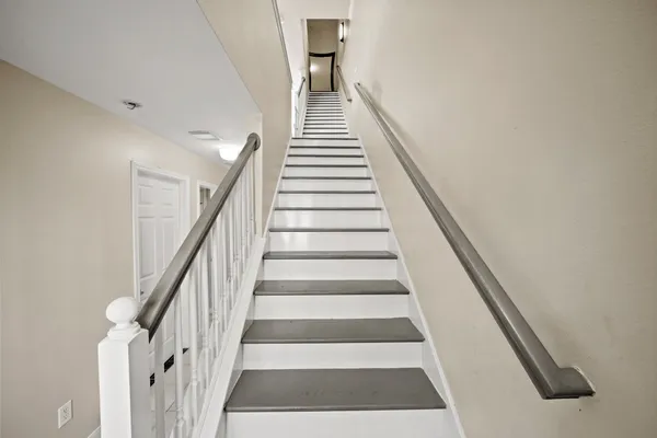 $2,950 | 2605 West Dallas Street, Houston, TX 77019