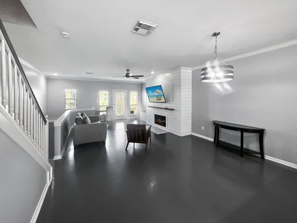 $2,950 | 2605 West Dallas Street, Houston, TX 77019