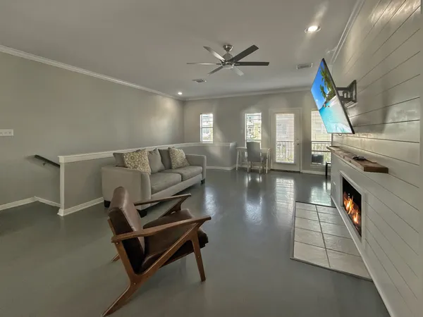 $2,950 | 2605 West Dallas Street, Houston, TX 77019