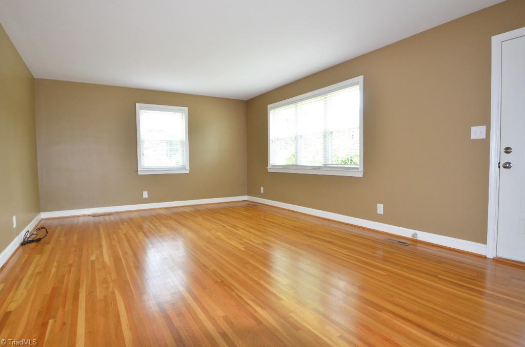 3409 Kinnamon Road Winston-Salem, NC 27104 - Photo 2 of 22 Living room
