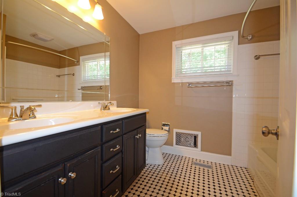 3409 Kinnamon Road Winston-Salem, NC 27104 - Photo 13 of 22 Bathroom