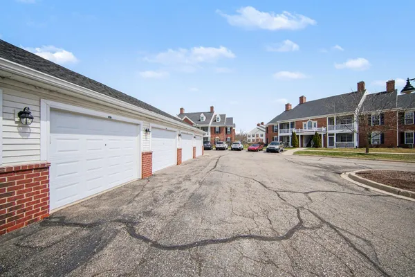 $330,000 | 1016 Summerfield Glen, Unit 87, Ann Arbor, MI 48103