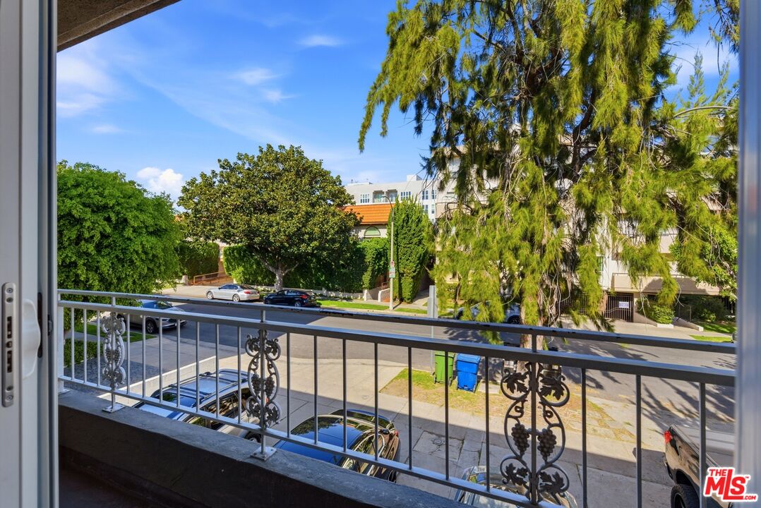 1861 Midvale Avenue, Unit 3 Los Angeles, CA 90025 - Photo 10 of 13