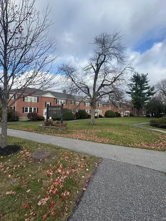 $2,900 | 31 Hammond Pond Parkway, Unit 2, Chestnut Hill, MA 02467