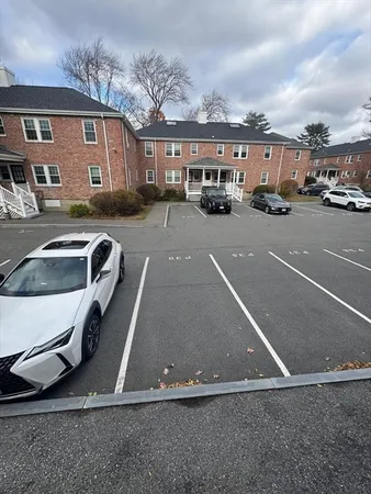 $2,900 | 31 Hammond Pond Parkway, Unit 2, Chestnut Hill, MA 02467