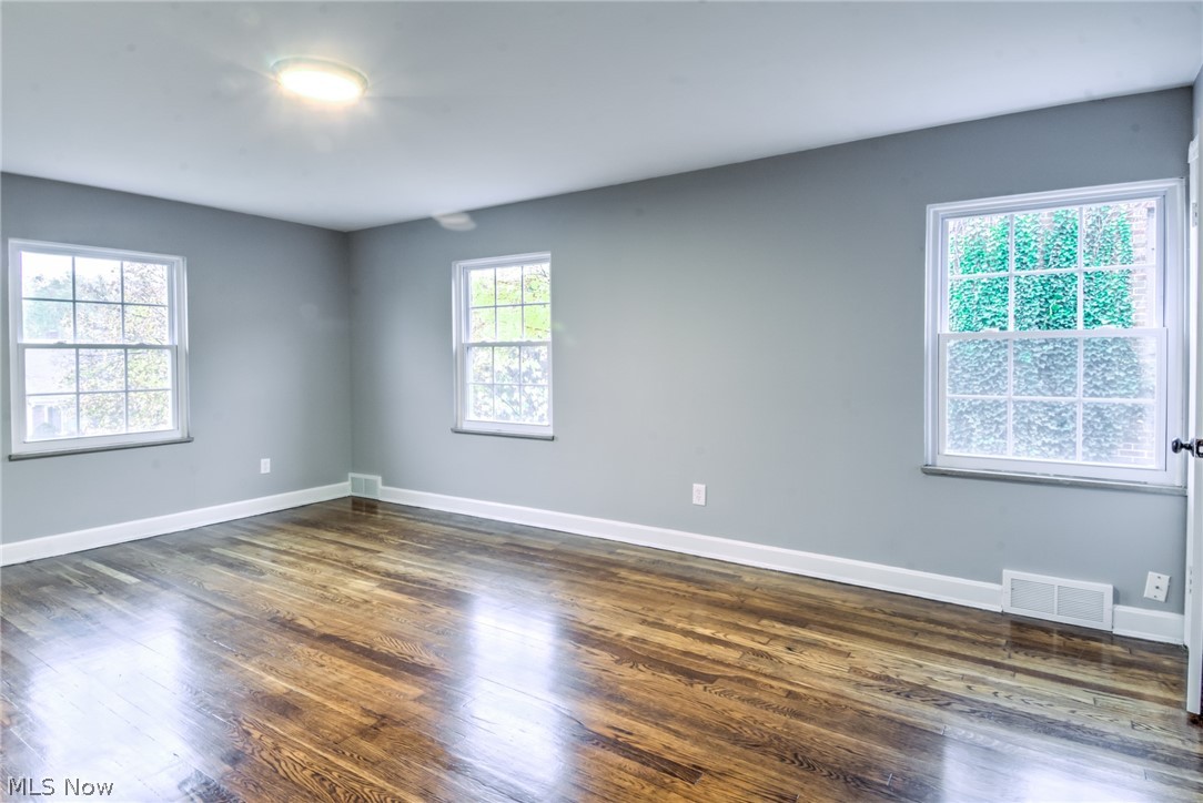 4686 Broadale Road Cleveland, OH 44109 - Photo 17 of 33 Gallery Image 17