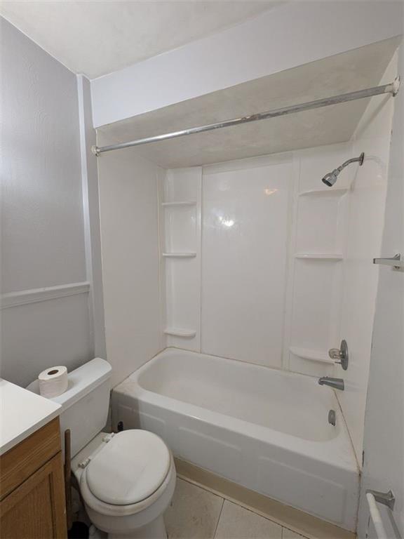 725 Chartiers Street, Unit 2 Bridgeville, PA 15017 - Photo 13 of 19 a bathroom with a toilet and a bathtub