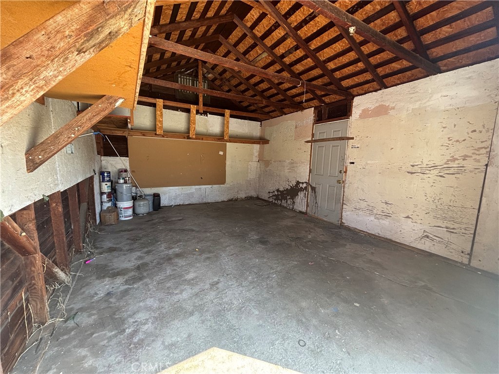 4793 Grove Riverside Ca Riverside, CA 92507 - Photo 14 of 23 a view of a garage