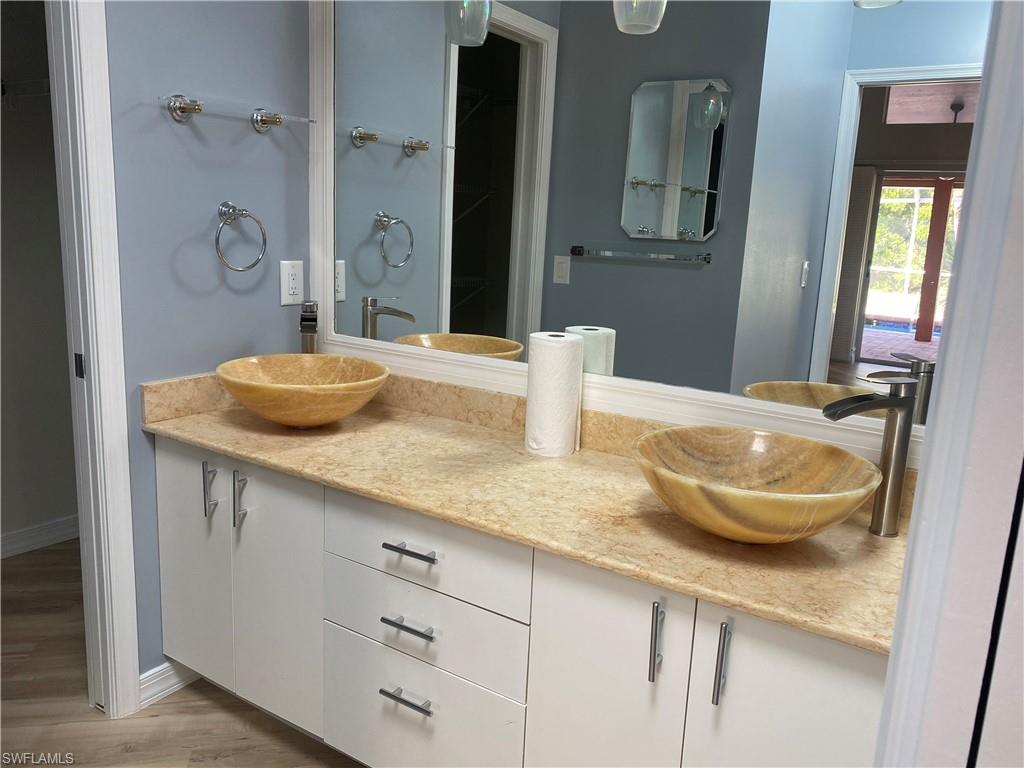 71 Heritage Way Naples, FL 34110 - Photo 18 of 29 Master Bath