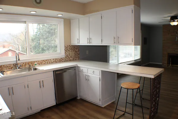 $2,200 | 2001 Lynnwood Road, Unit 3, Kingsport, TN 37660