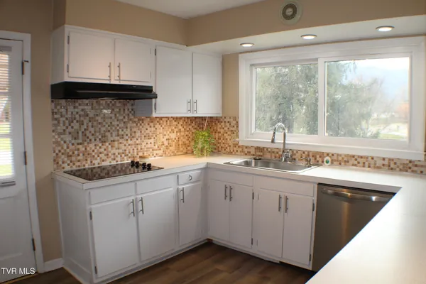 $2,200 | 2001 Lynnwood Road, Unit 3, Kingsport, TN 37660