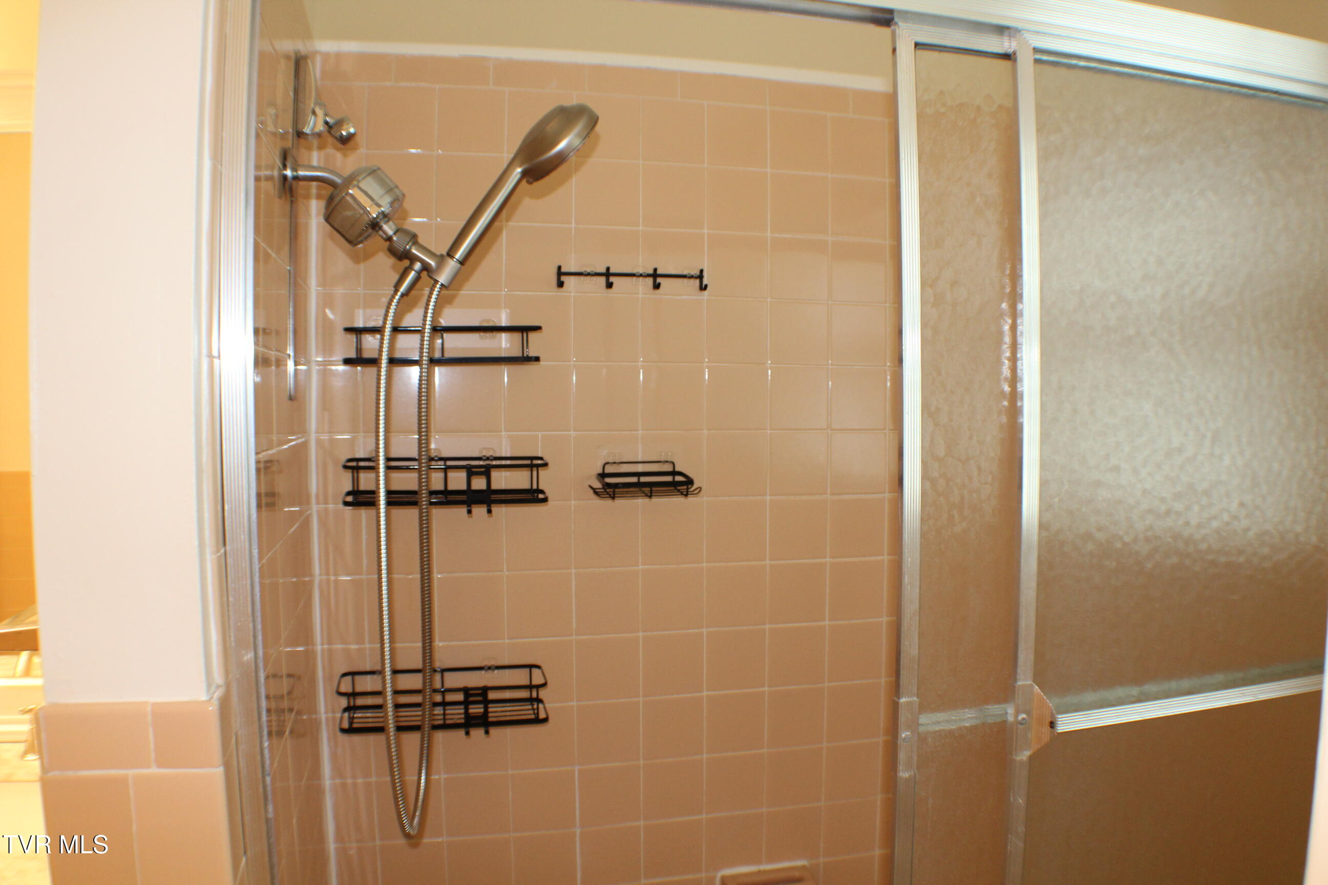 2001 Lynnwood Road, Unit 3 Kingsport, TN 37660 - Photo 20 of 48 IMG_9552