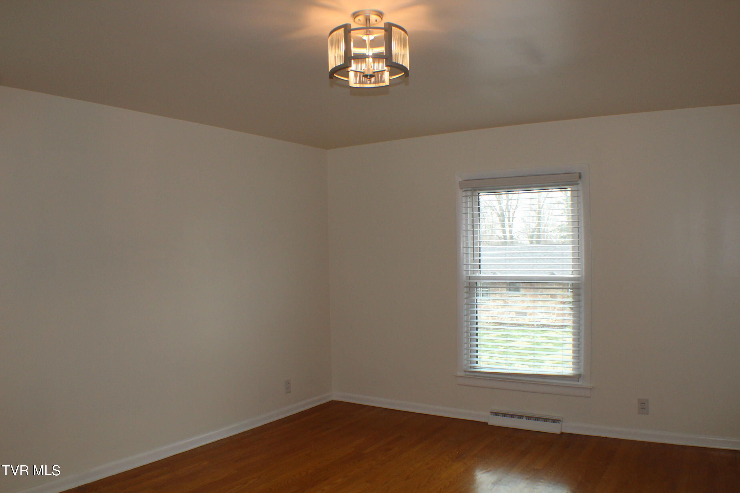 2001 Lynnwood Road, Unit 3 Kingsport, TN 37660 - Photo 25 of 48 Primary bedroom