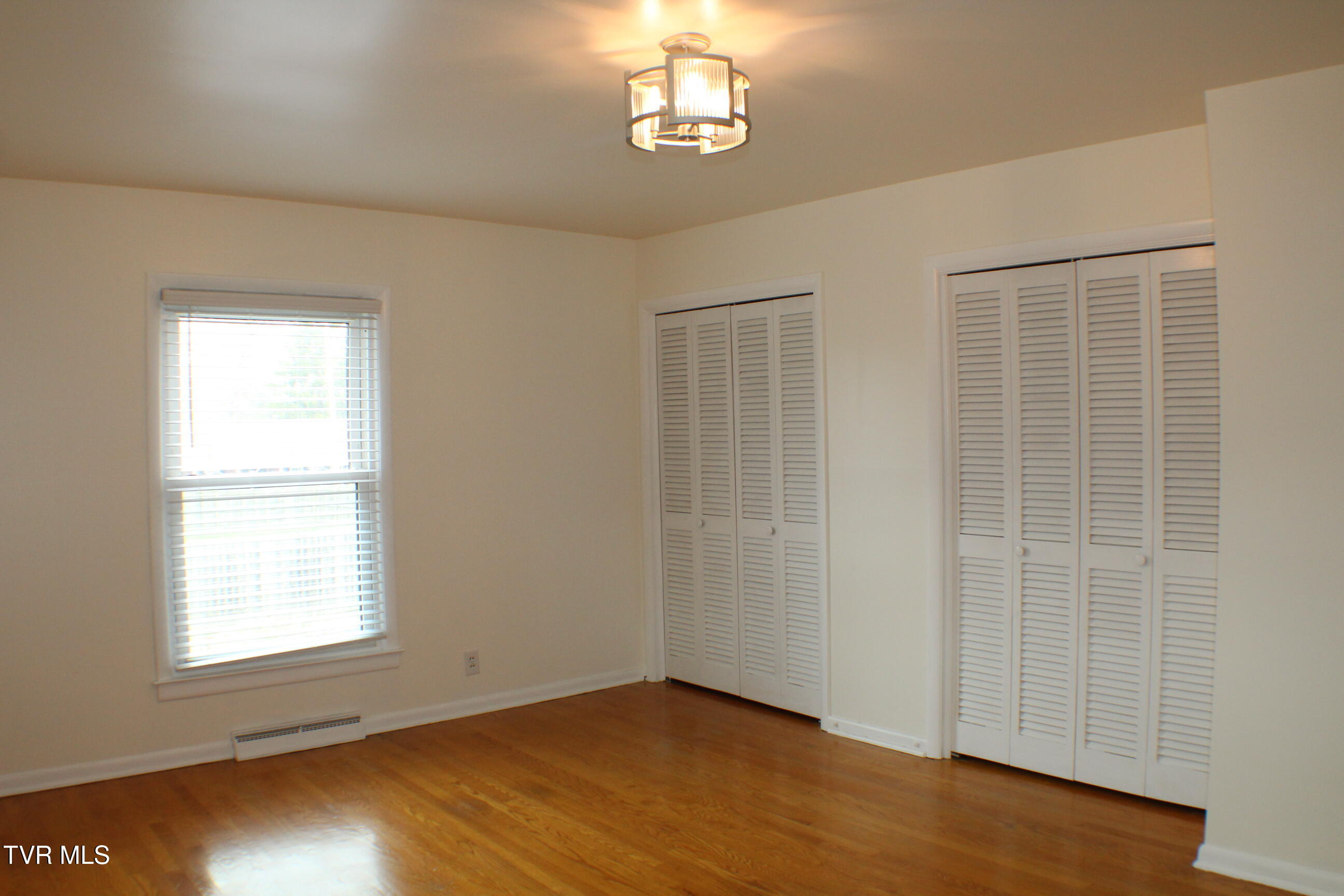 2001 Lynnwood Road, Unit 3 Kingsport, TN 37660 - Photo 26 of 48 Primary bedroom