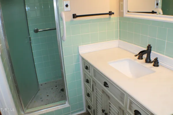 $2,200 | 2001 Lynnwood Road, Unit 3, Kingsport, TN 37660