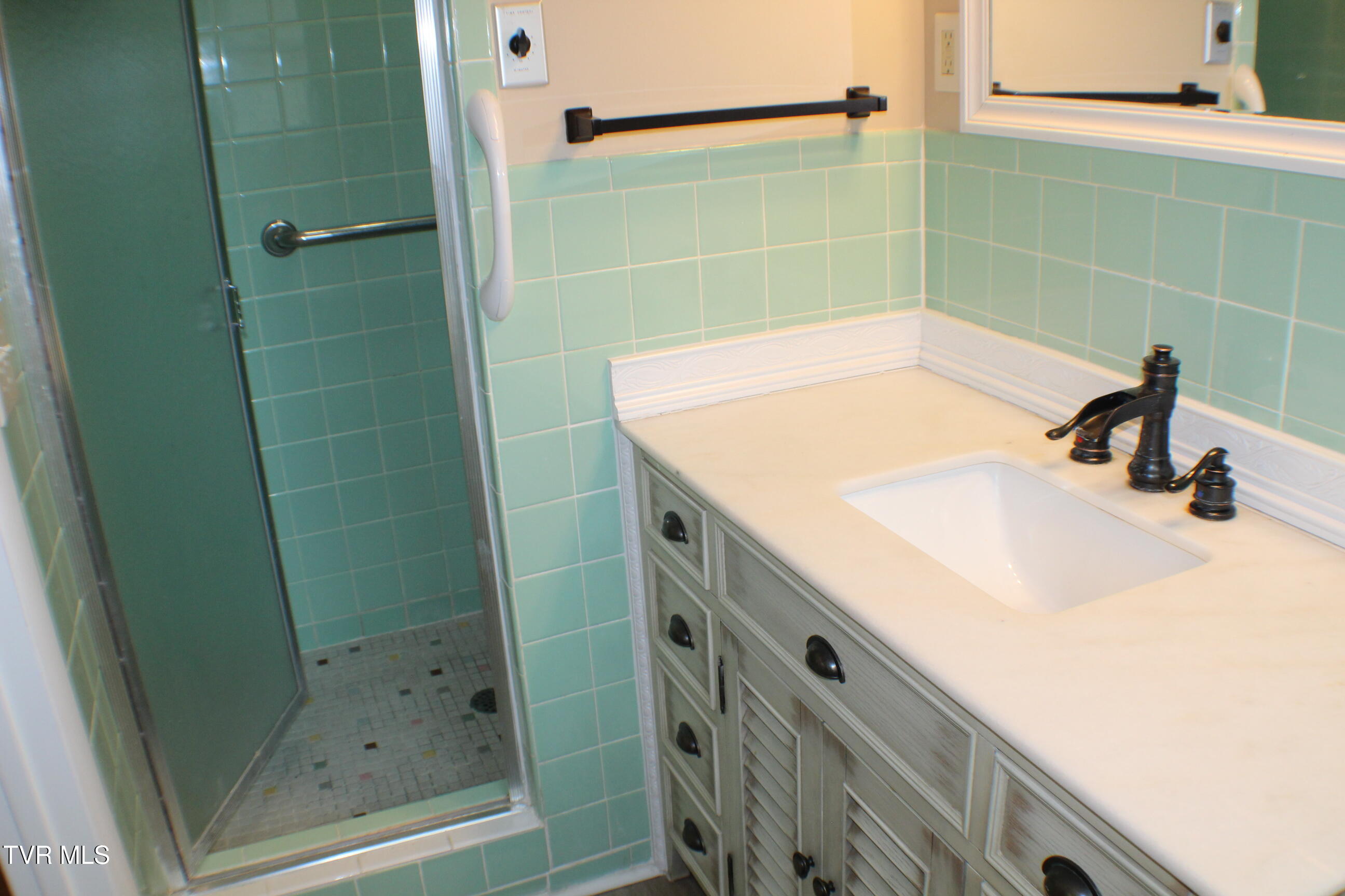 2001 Lynnwood Road, Unit 3 Kingsport, TN 37660 - Photo 29 of 48 IMG_9216