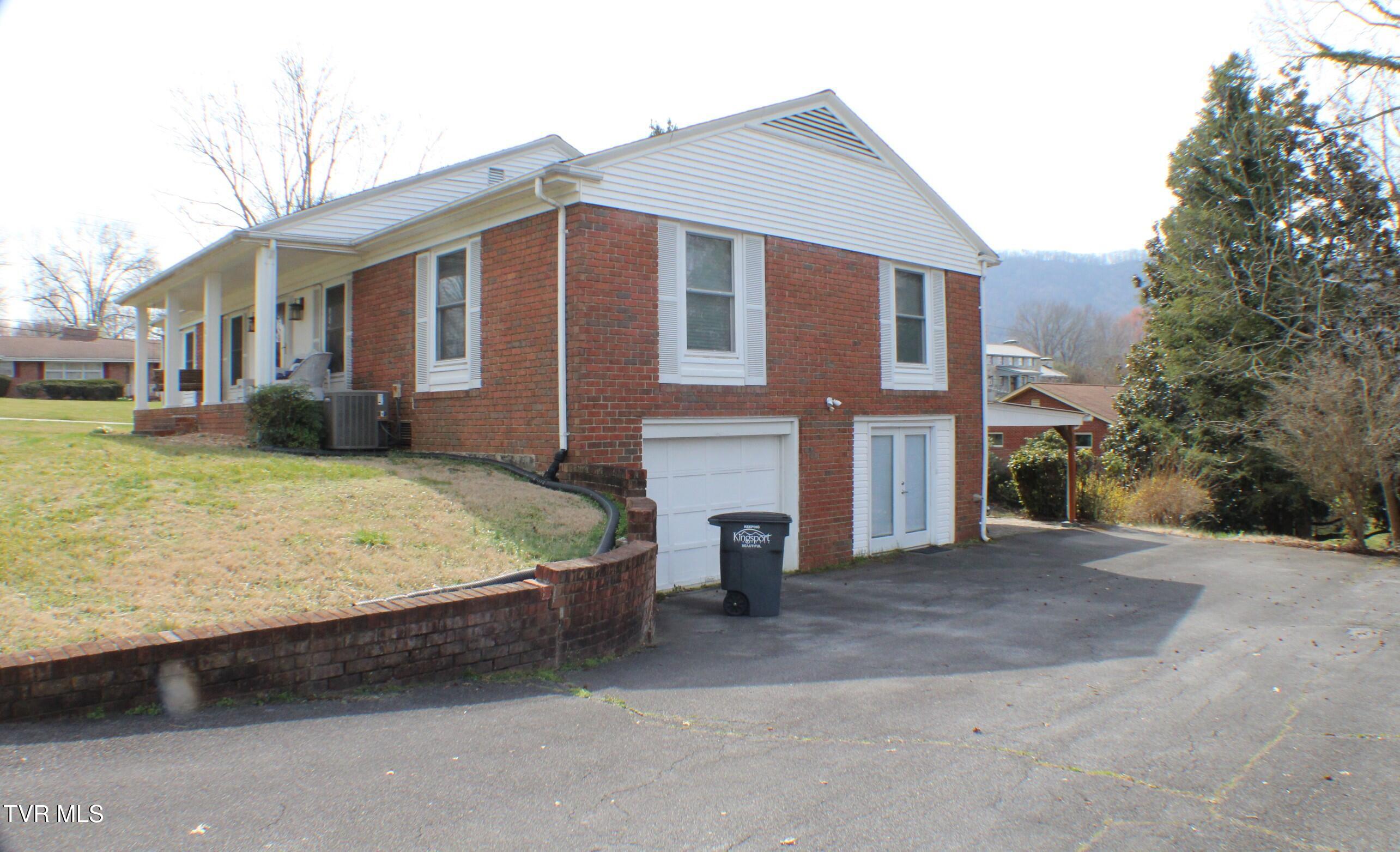 2001 Lynnwood Road, Unit 3 Kingsport, TN 37660 - Photo 3 of 48 IMG_9187