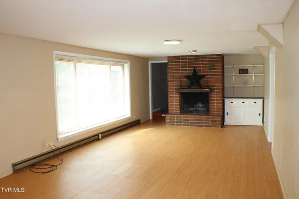 $2,200 | 2001 Lynnwood Road, Unit 3, Kingsport, TN 37660