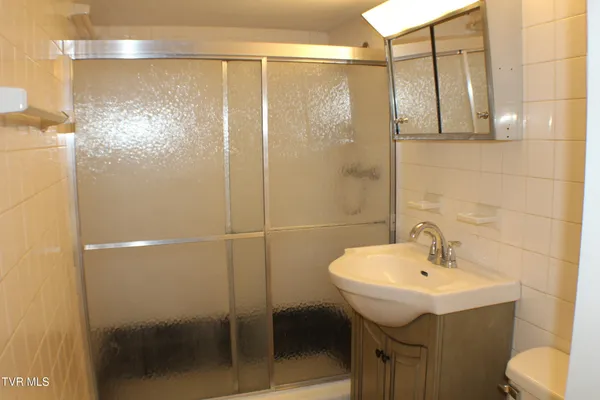 $2,200 | 2001 Lynnwood Road, Unit 3, Kingsport, TN 37660