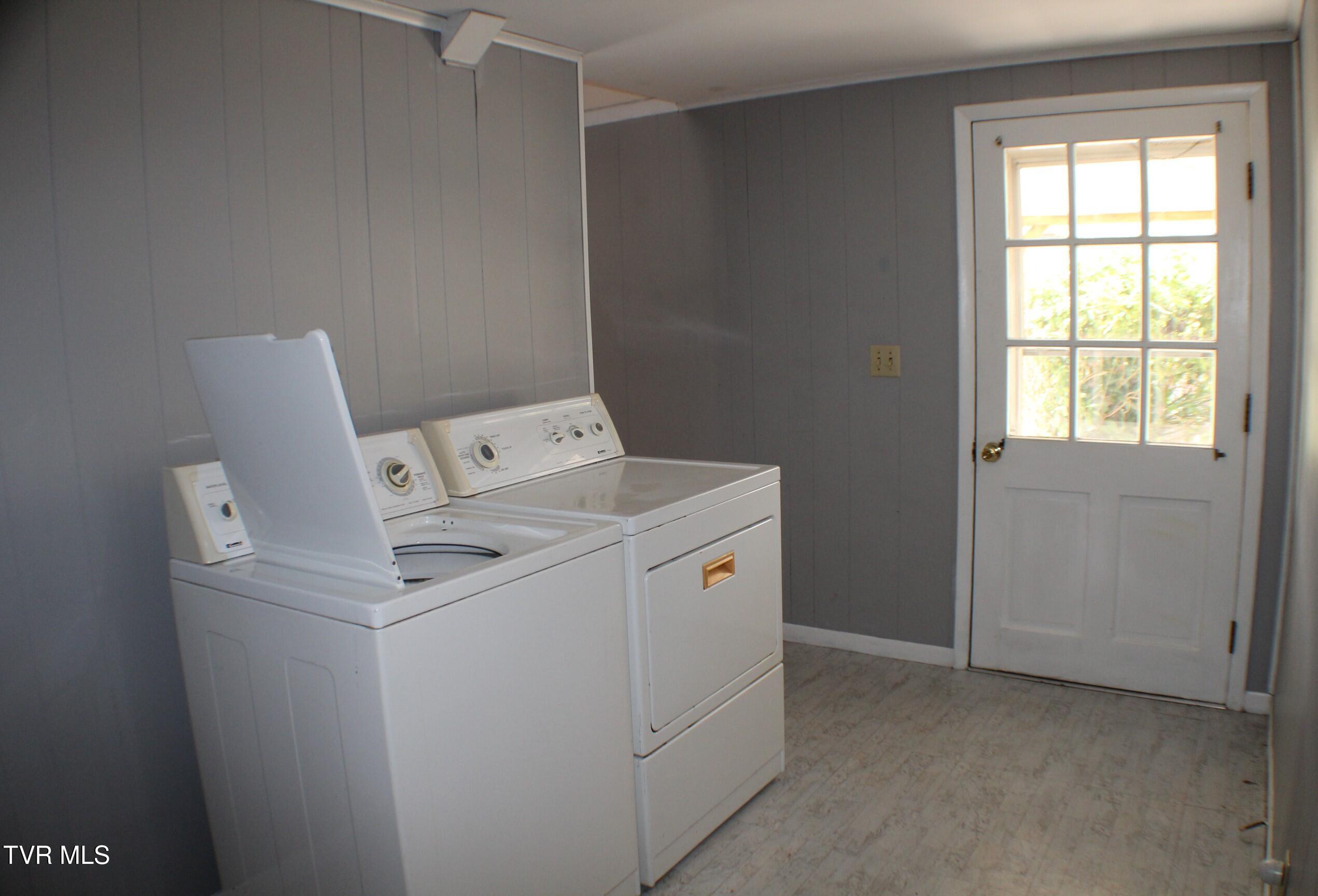 2001 Lynnwood Road, Unit 3 Kingsport, TN 37660 - Photo 37 of 48 IMG_9224