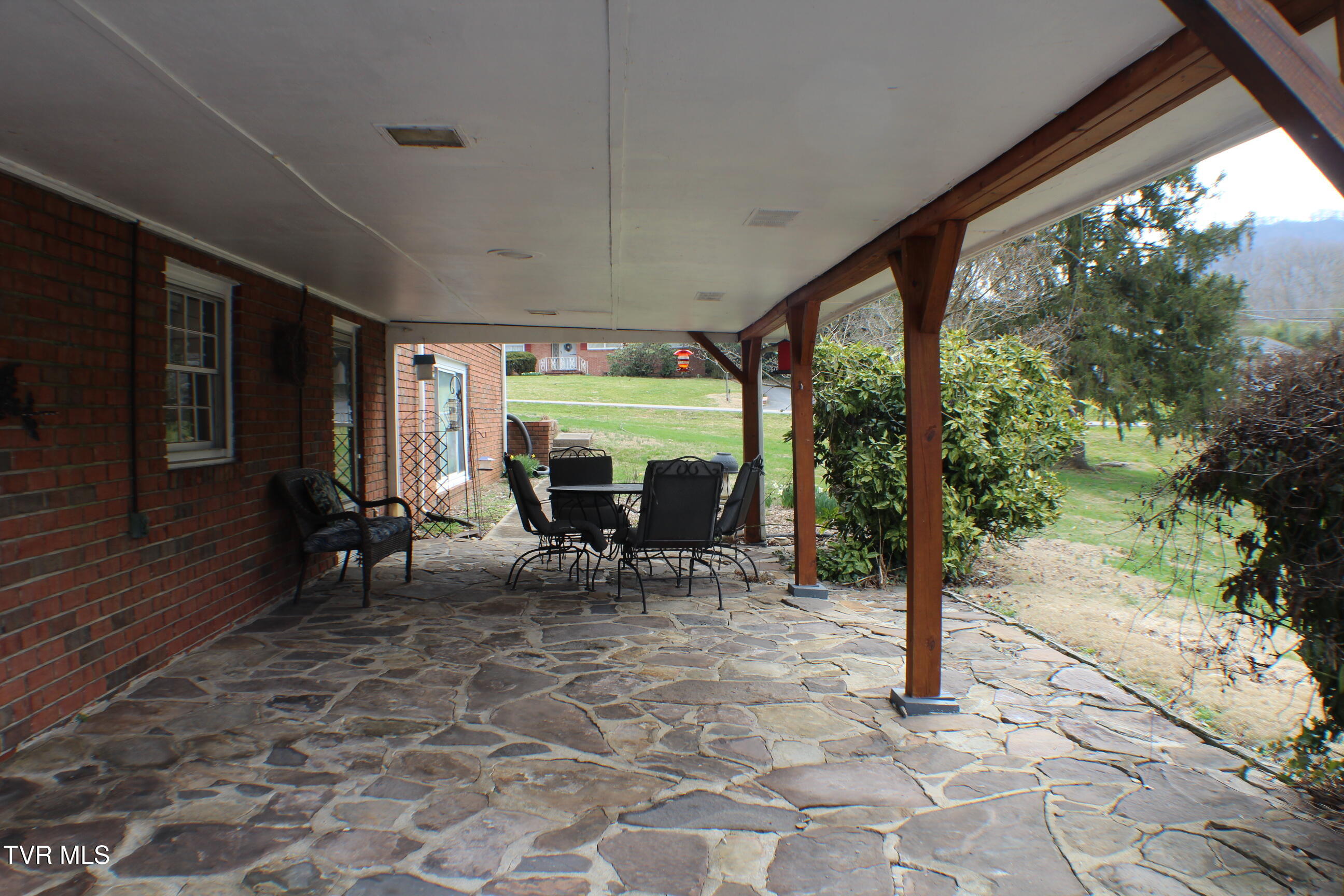 2001 Lynnwood Road, Unit 3 Kingsport, TN 37660 - Photo 4 of 48 IMG_9563