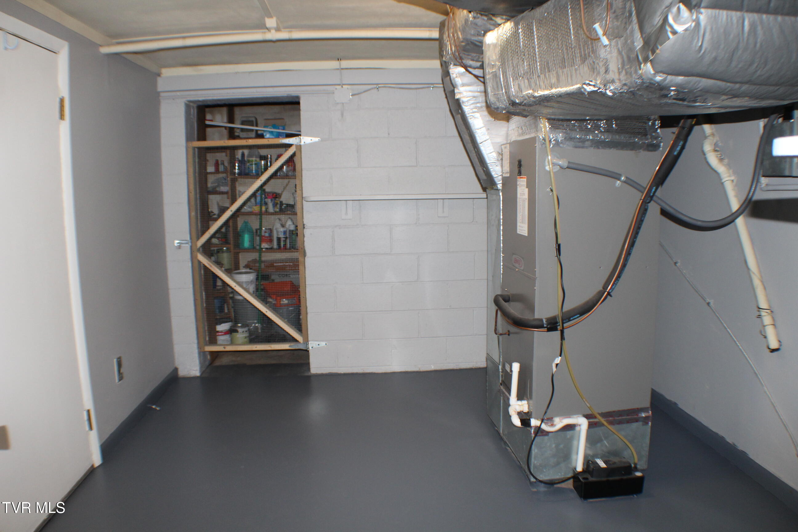 2001 Lynnwood Road, Unit 3 Kingsport, TN 37660 - Photo 42 of 48 IMG_9559