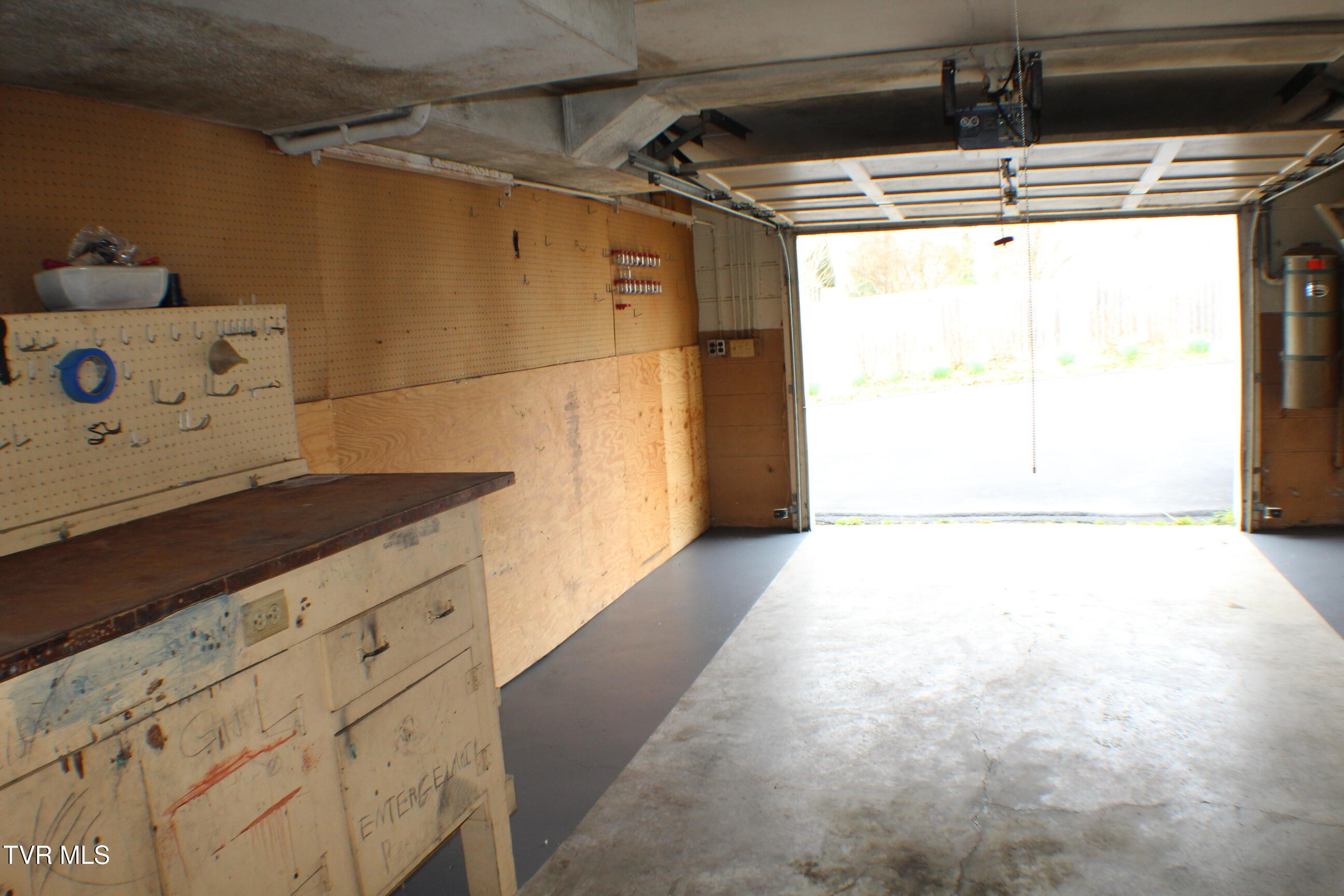 2001 Lynnwood Road, Unit 3 Kingsport, TN 37660 - Photo 43 of 48 IMG_9560