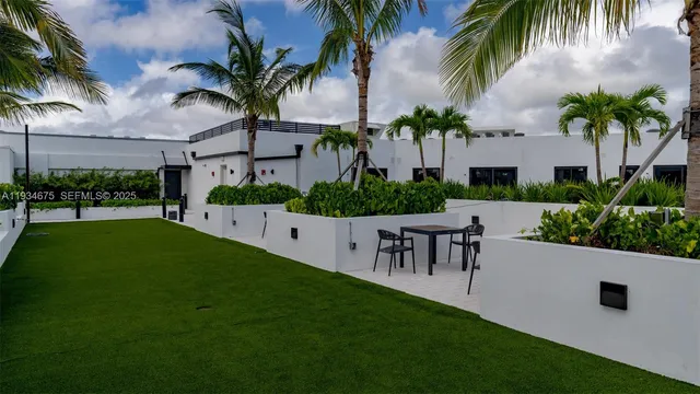 $4,675 | 19401 West Dixie Highway, Unit 806, Miami, FL 33180