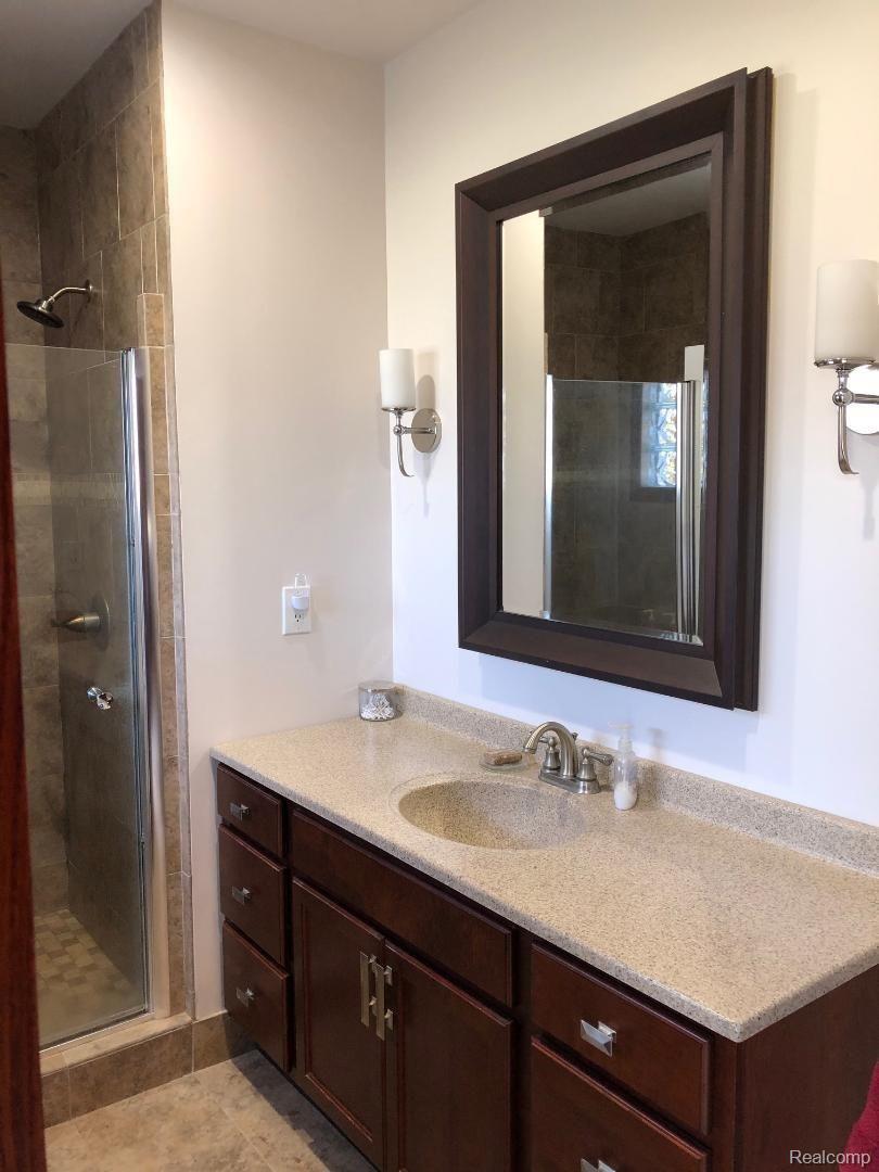 14440 West Howe Road Portland, MI 48875 - Photo 10 of 29 Master Bath 2.jpg
