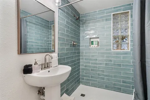 $995,000 | 2106 Kenwood Avenue, Austin, TX 78704