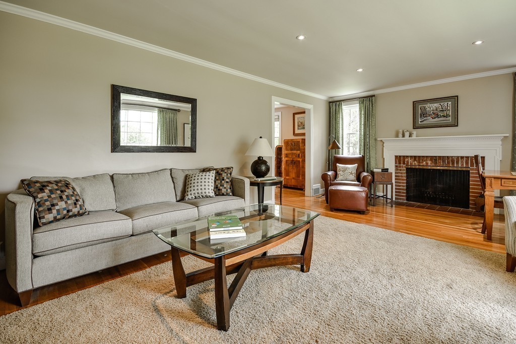 17 Windsor Road Dover, MA 02030 - Photo 5 of 30 Gallery Image 5