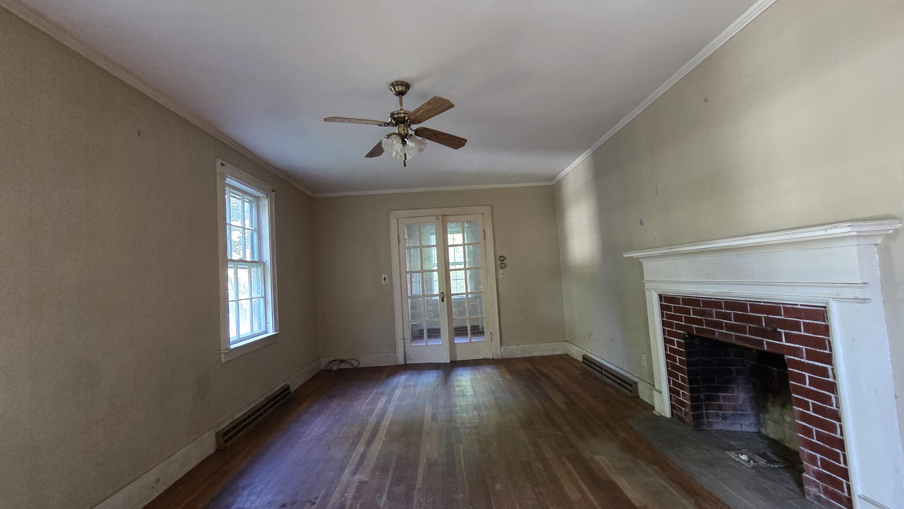 195 River Road Bucksport, ME 04416 - Photo 21 of 32 Living Room