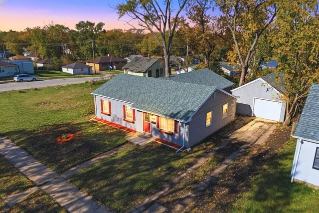a view of a house with a yard