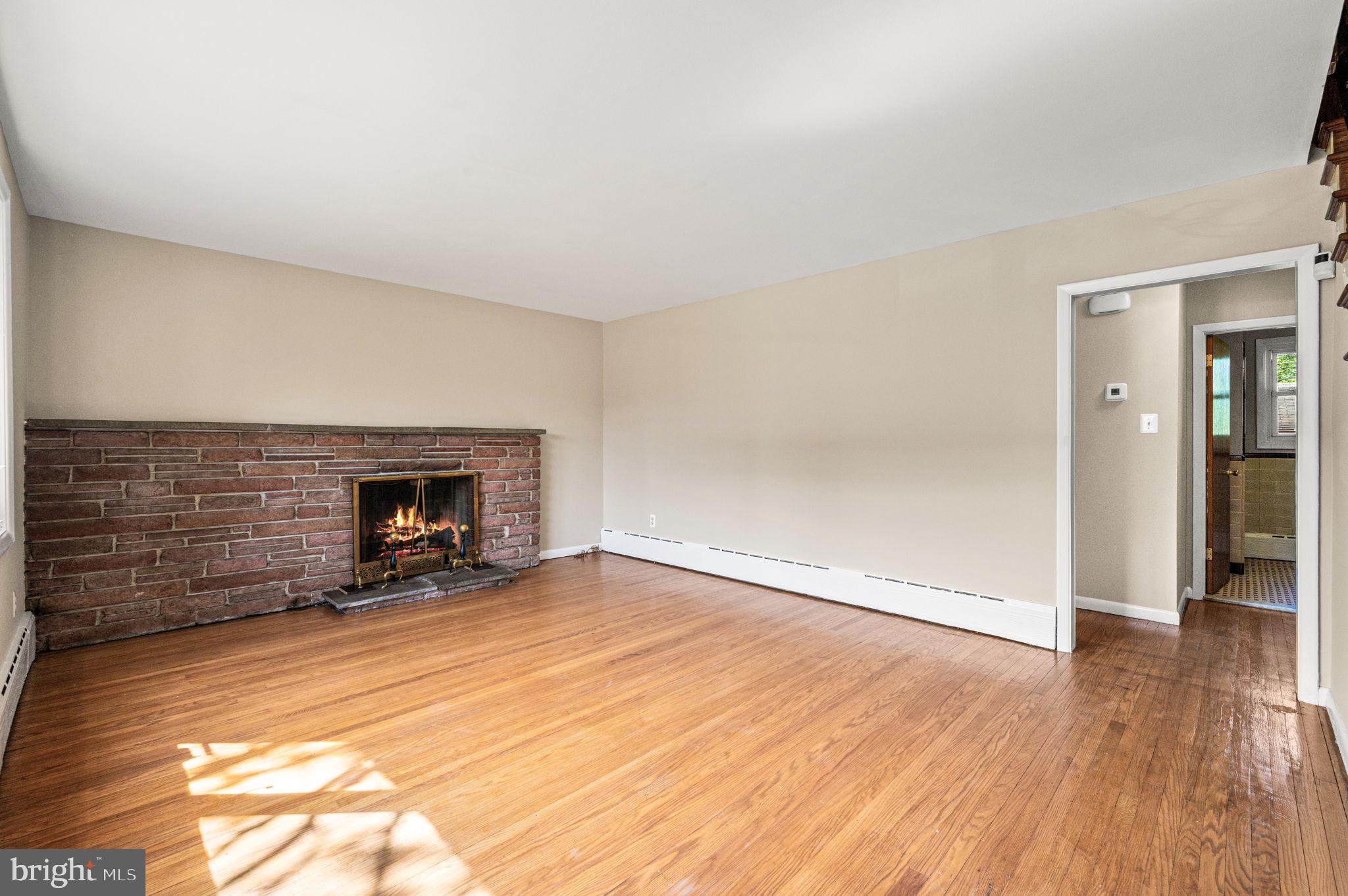 640 South Eagle Road Havertown, PA 19083 - Photo 4 of 31 Living Room