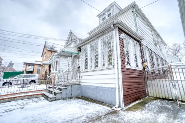 a view of a house with a outdoor space