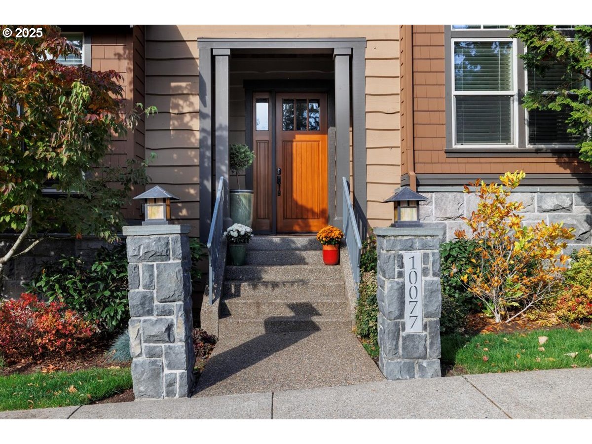 10077 Southwest Morrison Street Portland, OR 97225 - Photo 3 of 42 Entrance/Foyer