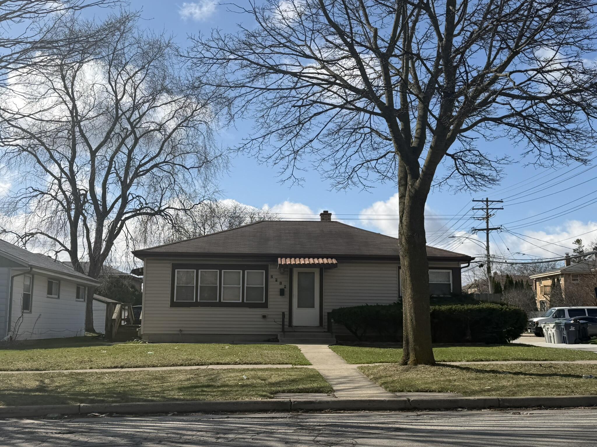 7519 West Congress Street Milwaukee, WI 53218 - Photo 2 of 3 IMG_1959